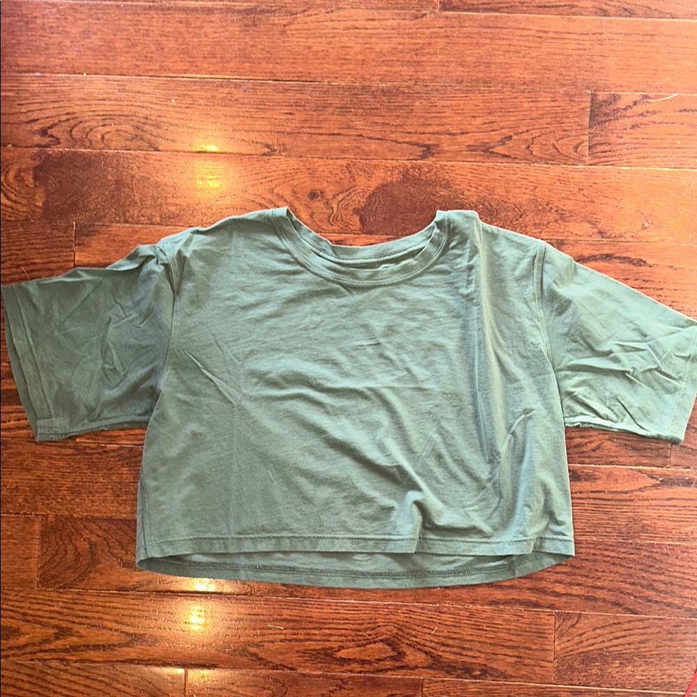 Casual Green Crop Top Soo cute! Size medium